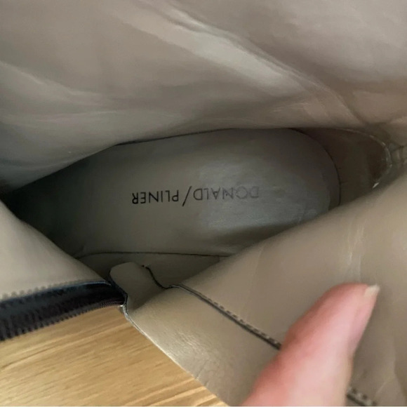 Donald Pliner Jae Women's Boots Sz 8.5 Gray Leather Side Zip Wedge Bootie Shoes - Picture 13 of 13